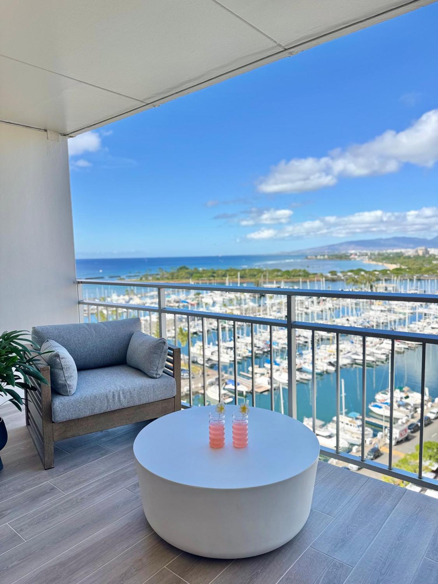 Panoramic Oceanview Resort - Full Kitchen In Each Room, 2 Swimming Pools, Onsite Restaurants, Fireworks Every Friday Гонолулу Экстерьер фото