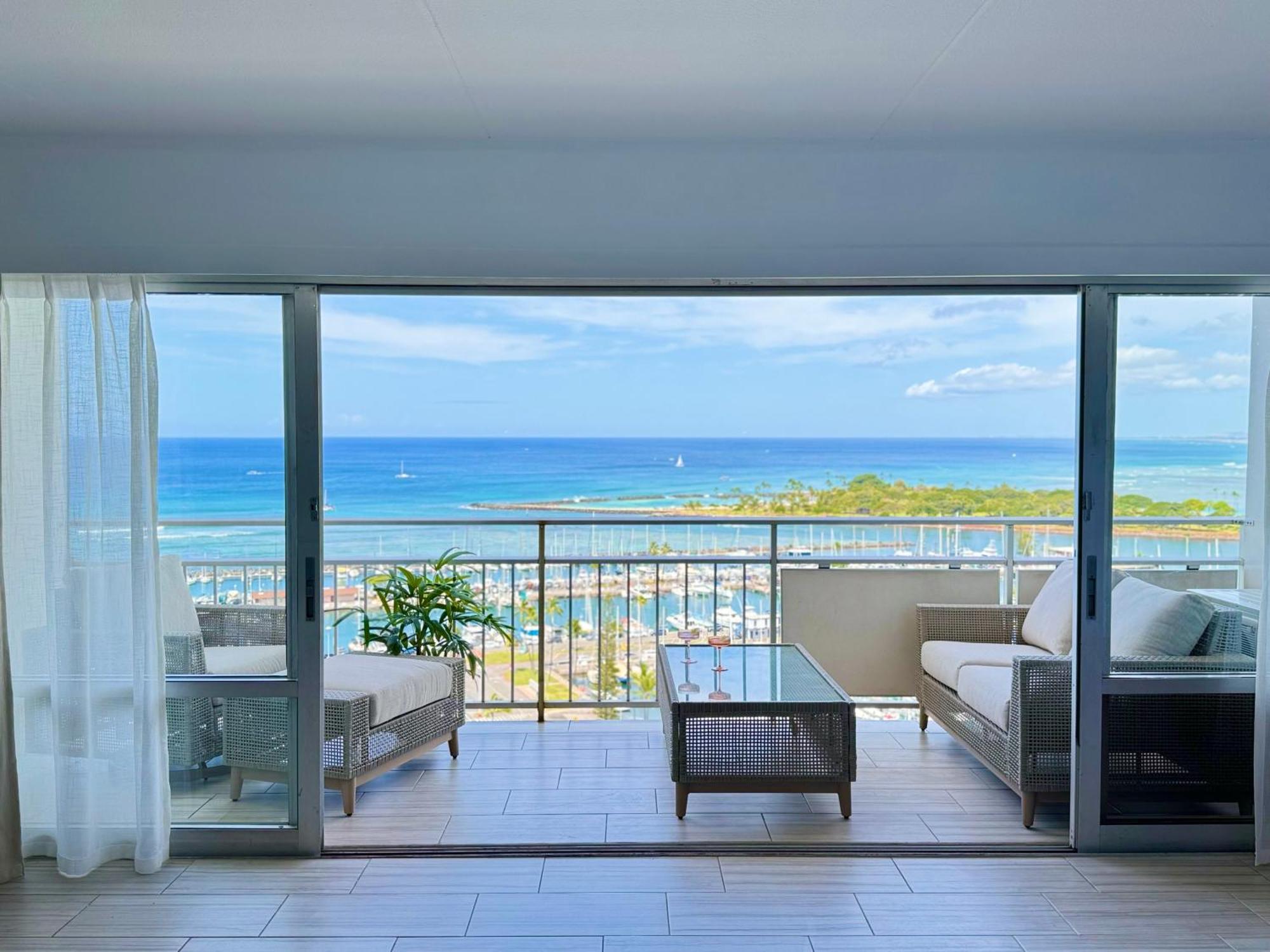 Panoramic Oceanview Resort - Full Kitchen In Each Room, 2 Swimming Pools, Onsite Restaurants, Fireworks Every Friday Гонолулу Экстерьер фото